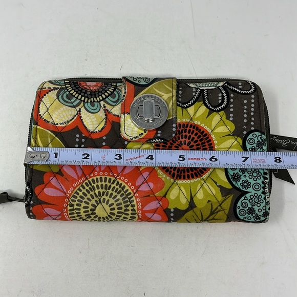 VERA BRADLEY FLOWER SHOWER LARGE QUILTED TWIST LOCK AND ZIP AROUND WALLET - Picture 12 of 16